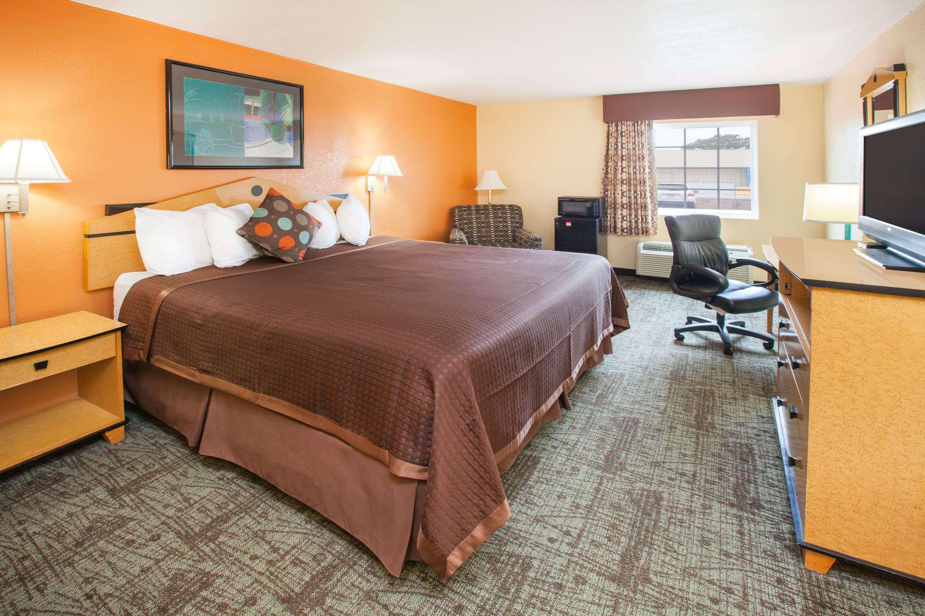 Days Inn By Wyndham Alma Arkansas Exterior photo